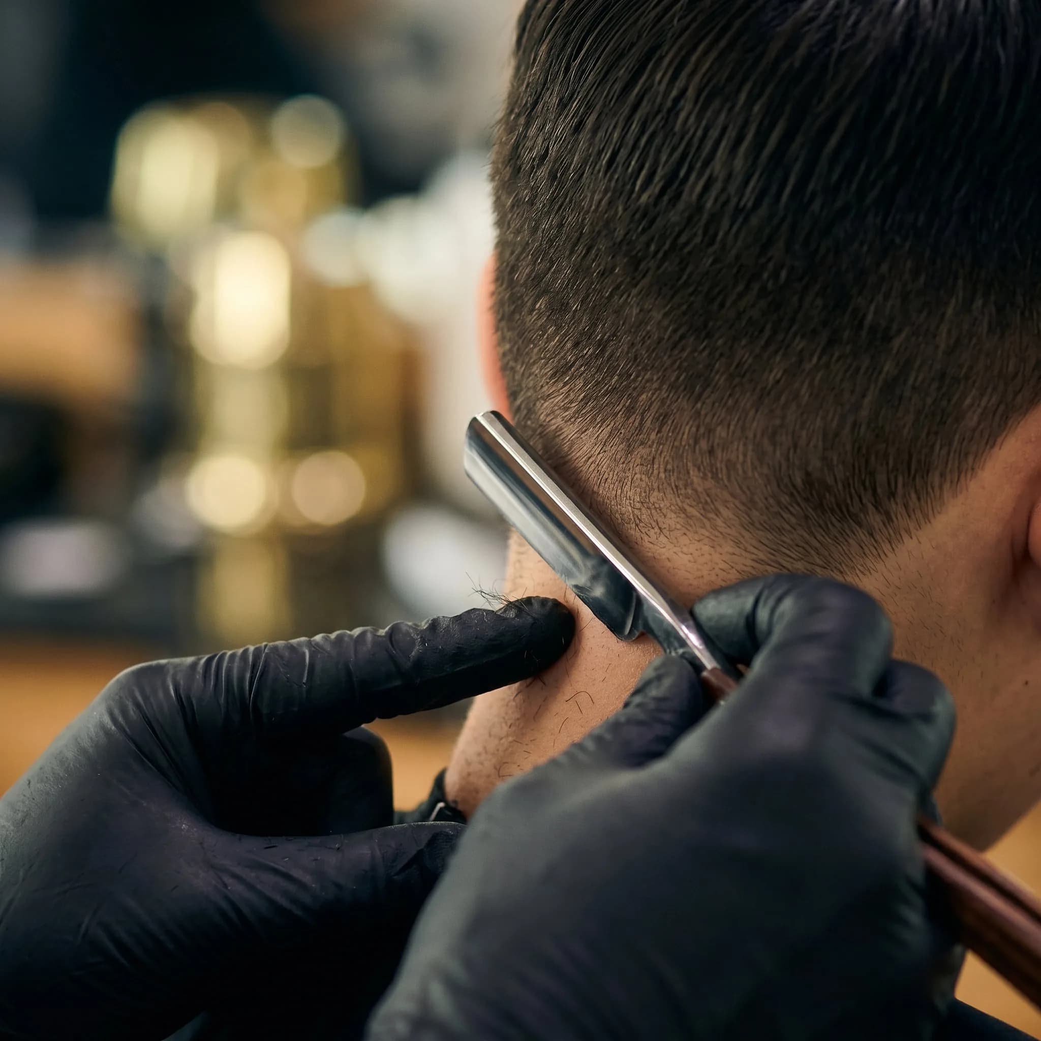 Zen Barber Lounge barber at work